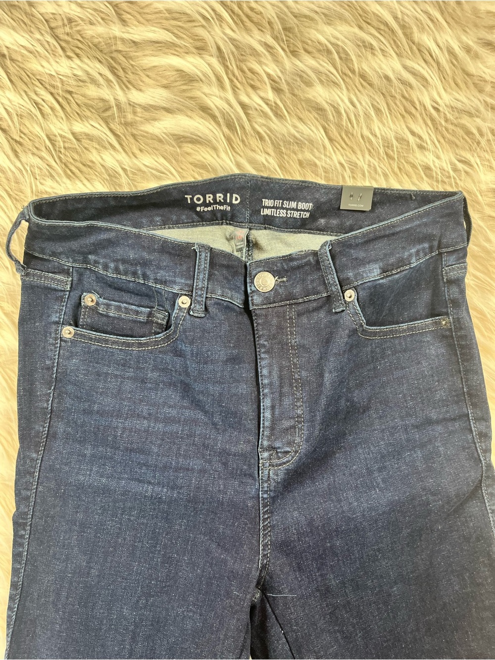 Torrid Trio Fit Jeans 10R-14R 32x30 Mid Rise Bootcut Dark Wash - Picture 2 of 7